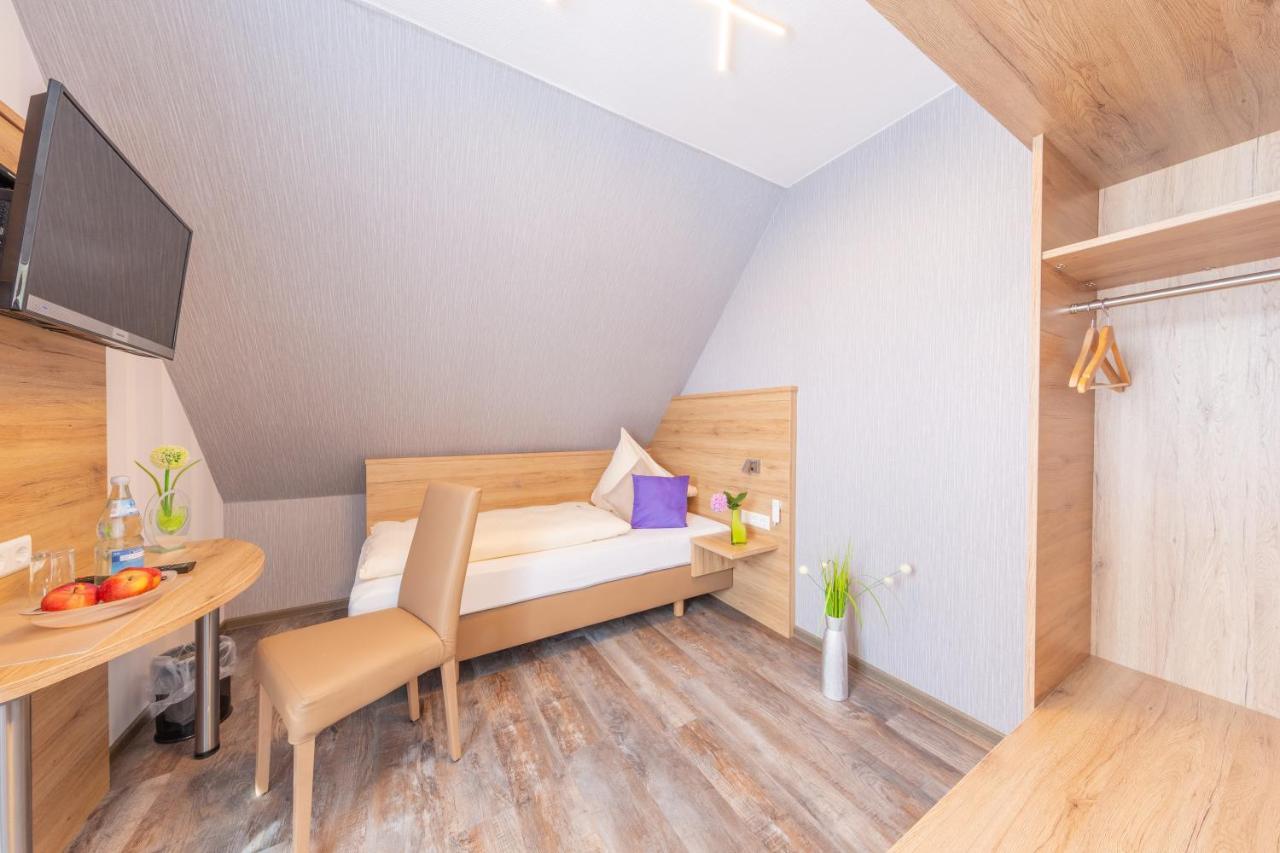 Hotel Reinhardtshof Garni Wolfschlugen Экстерьер фото